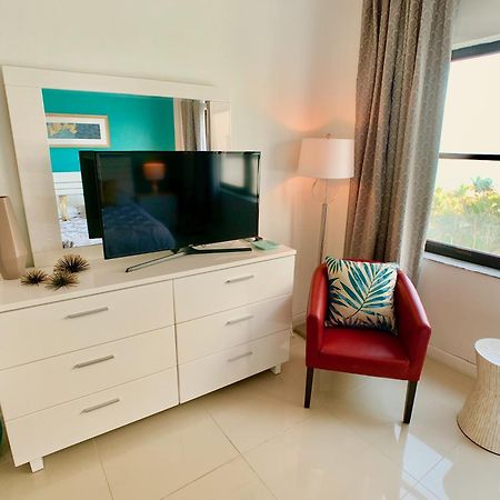 Directly On The Beach With Pool & Ocean View Маями Бийч Екстериор снимка