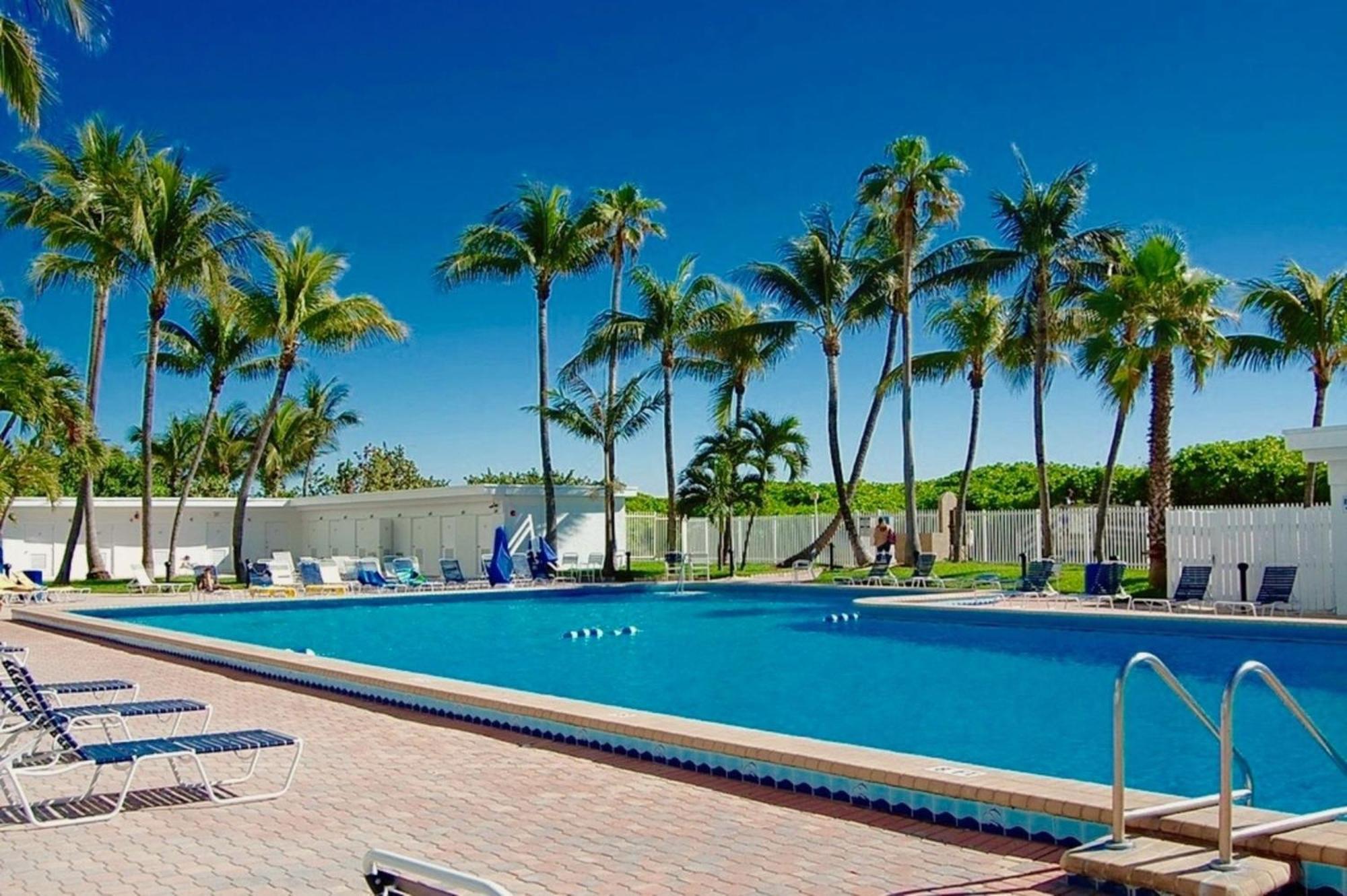 Directly On The Beach With Pool & Ocean View Маями Бийч Екстериор снимка